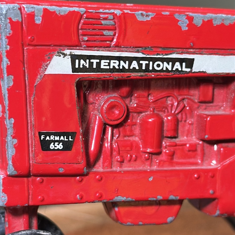 ERTL Vintage International Harvester 656 - Picture 4 of 13
